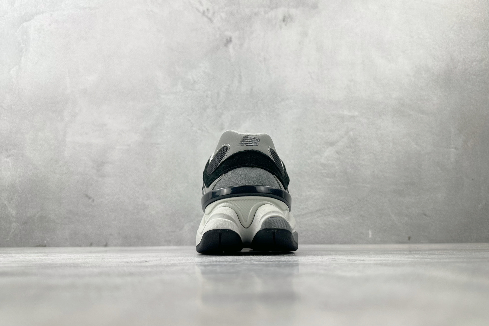 New Balance NB 9060 黑灰色货号：U9060JBD尺码：36 36.5 37.5 38