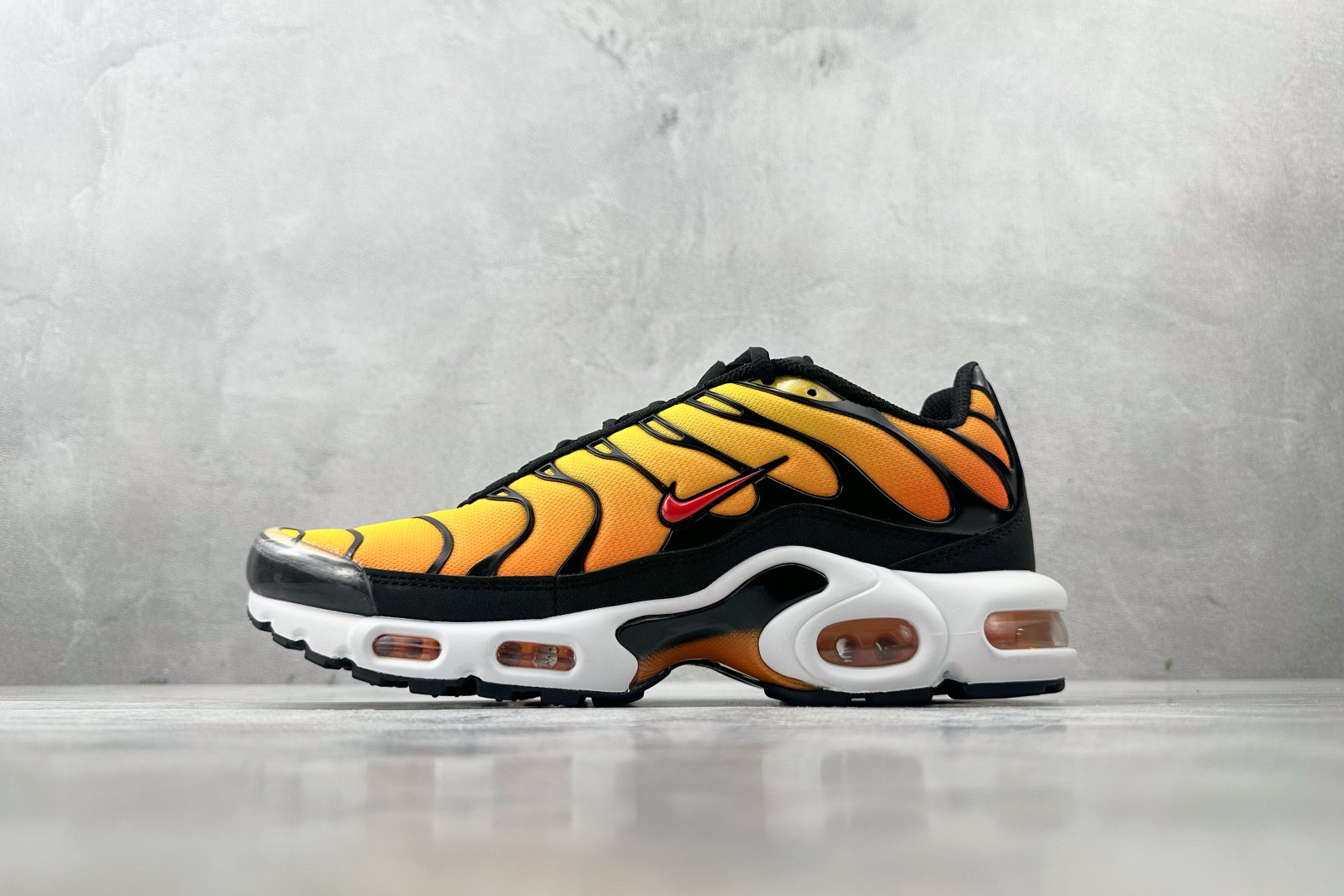 Max Nike Air Max Plus 黑橙黄货号：HF0552-001尺码：36 36.5 37.
