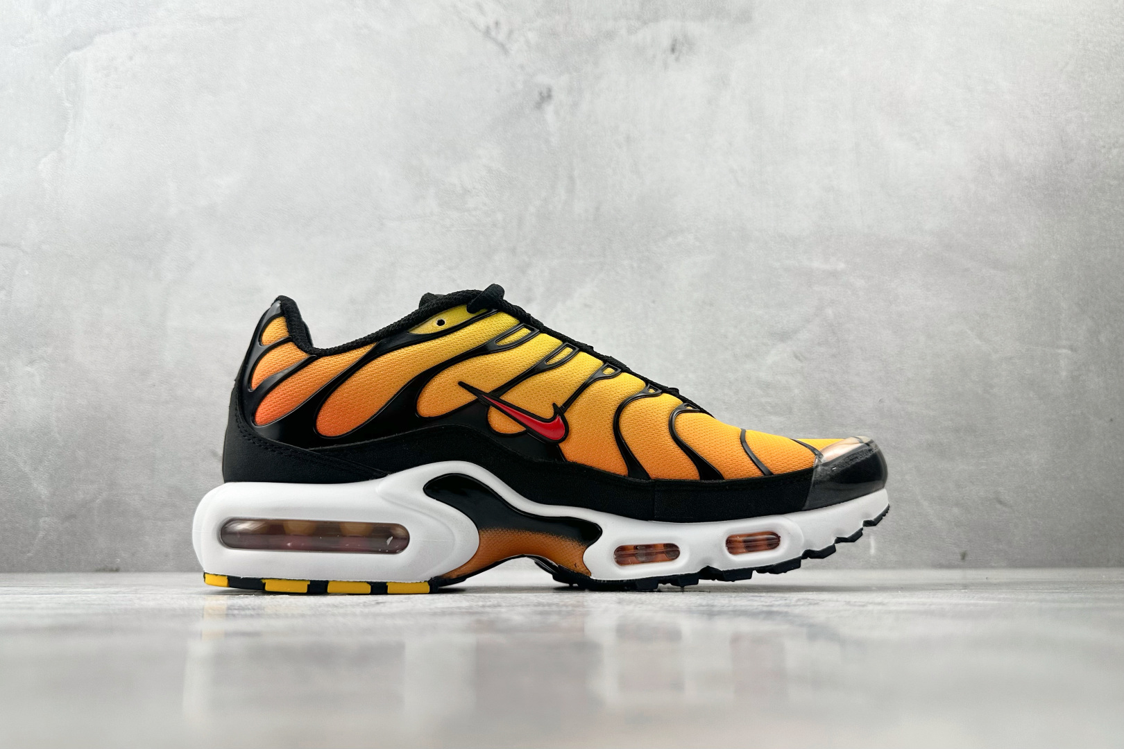 Max Nike Air Max Plus 黑橙黄货号：HF0552-001尺码：36 36.5 37.