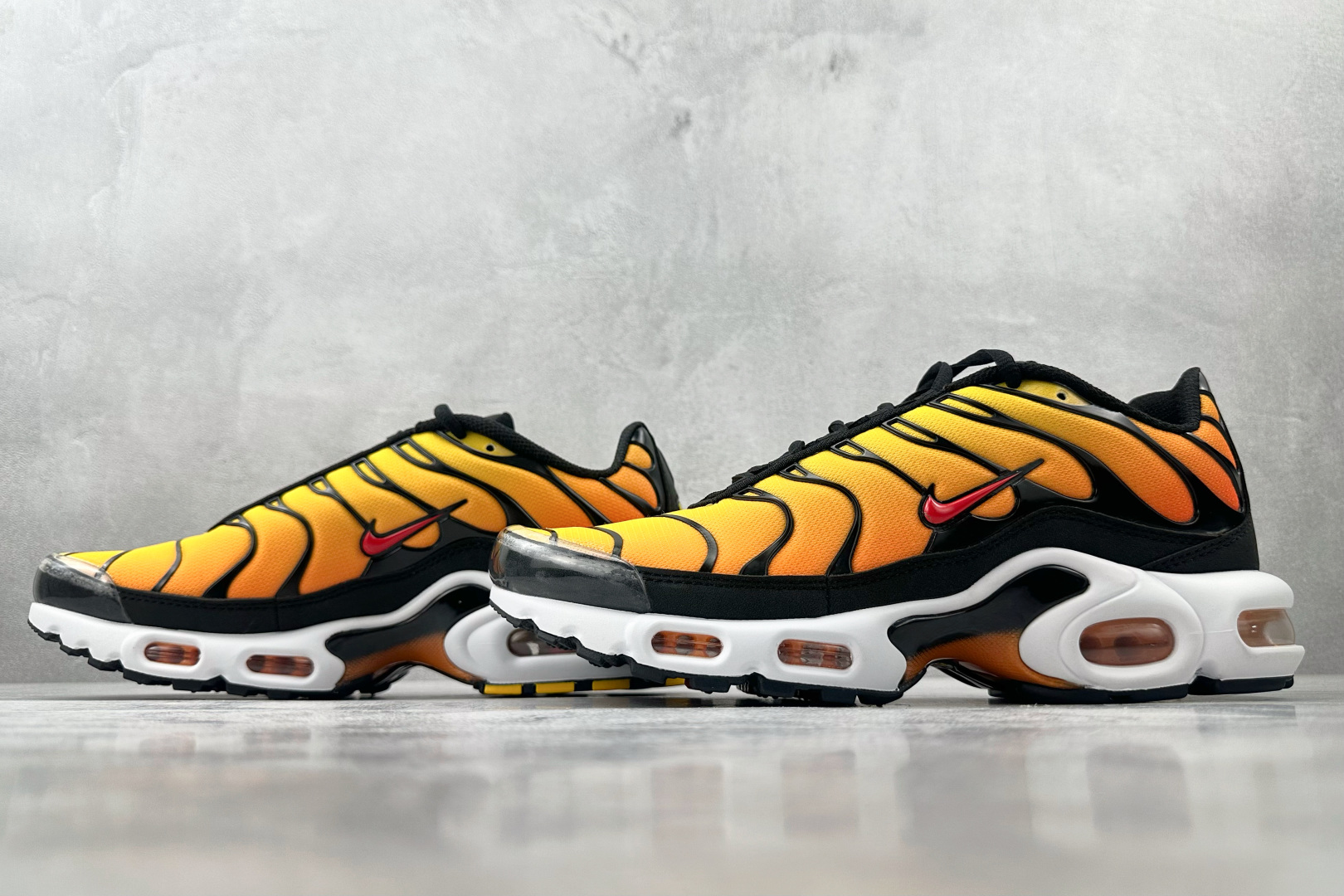 Max Nike Air Max Plus 黑橙黄货号：HF0552-001尺码：36 36.5 37.