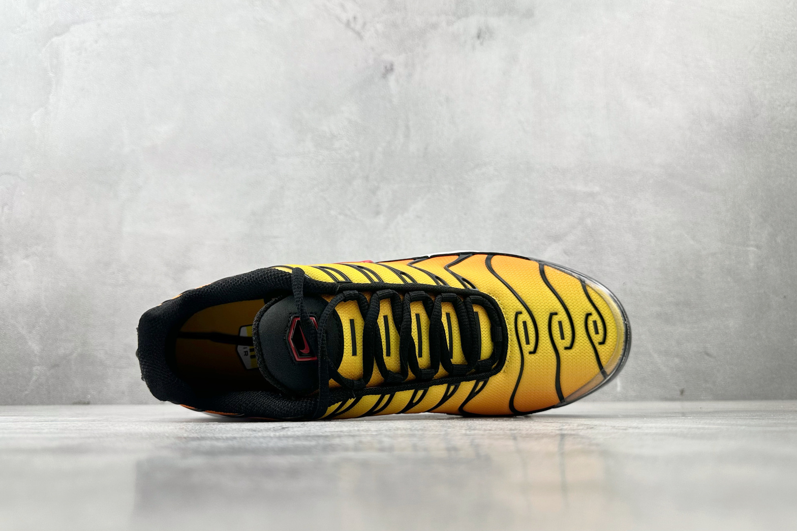 Max Nike Air Max Plus 黑橙黄货号：HF0552-001尺码：36 36.5 37.