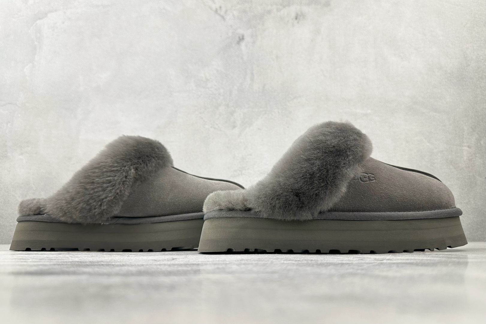 220 UGG Disquette 炭灰色 1122550-GREY