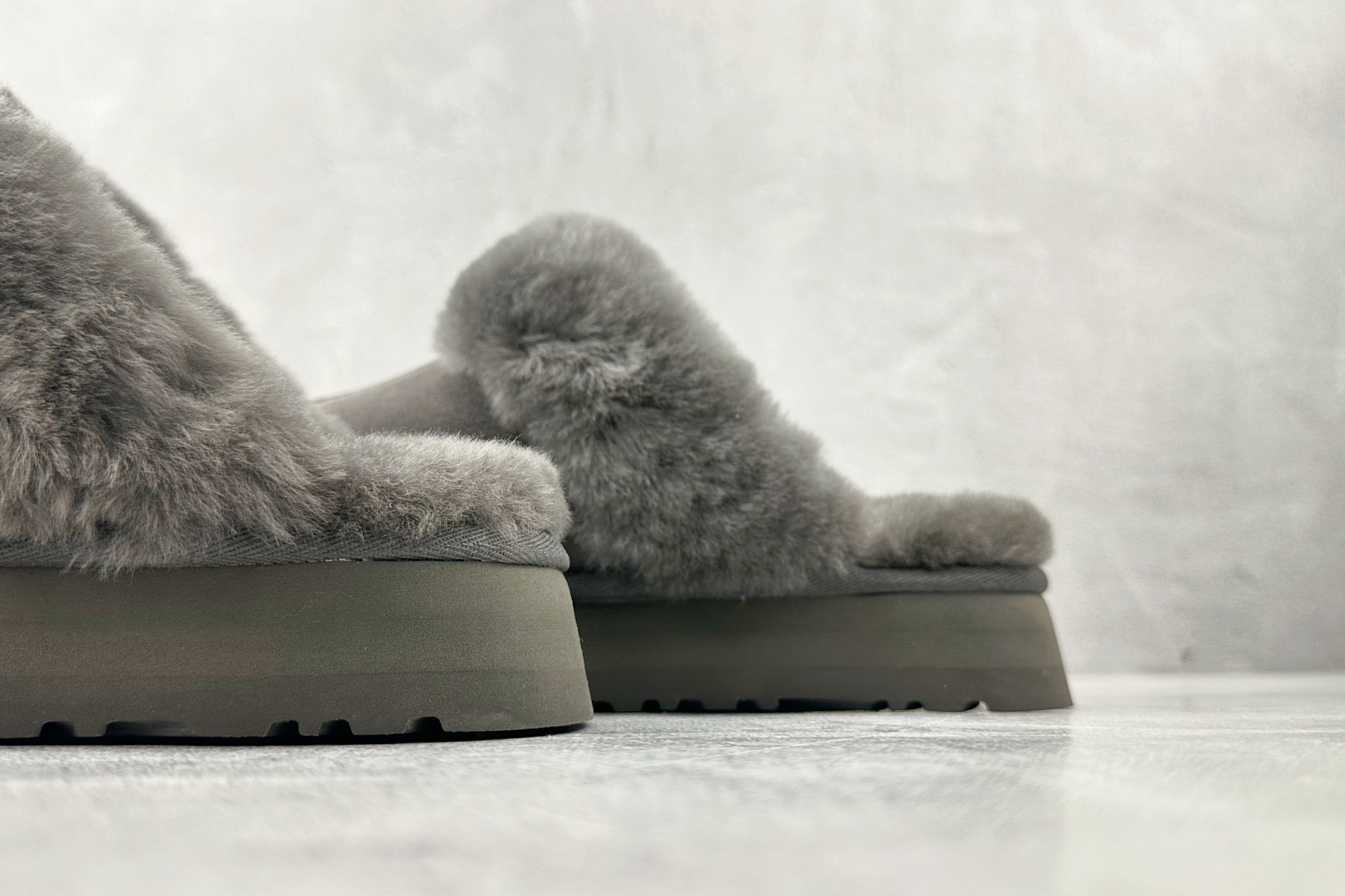 220 UGG Disquette 炭灰色 1122550-GREY