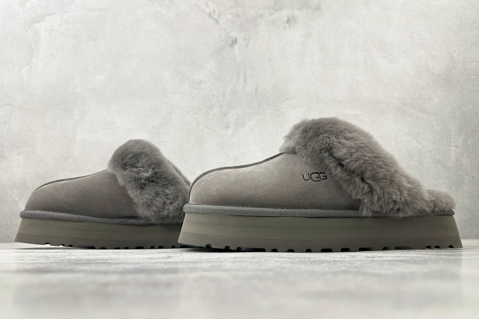 220 UGG Disquette 炭灰色 1122550-GREY