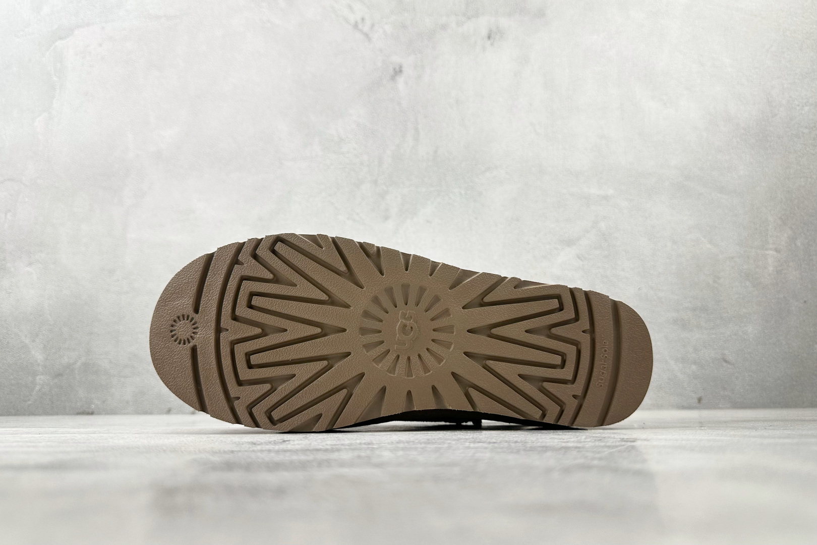 240 UGG 雪地靴 栗色 1116109-CHE