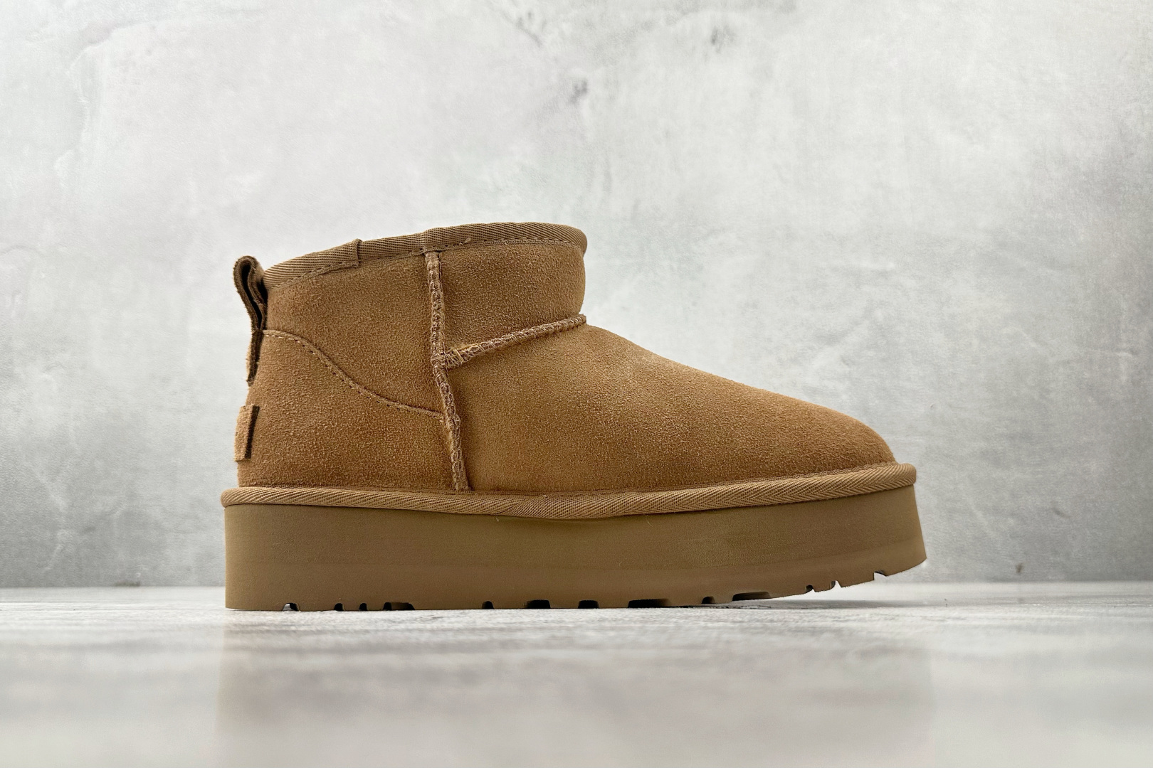 240 UGG 雪地靴 栗色 1116109-CHE