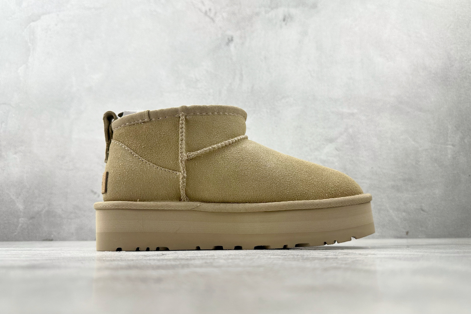 240 UGG 雪地靴 棕色 1135092-MDSD