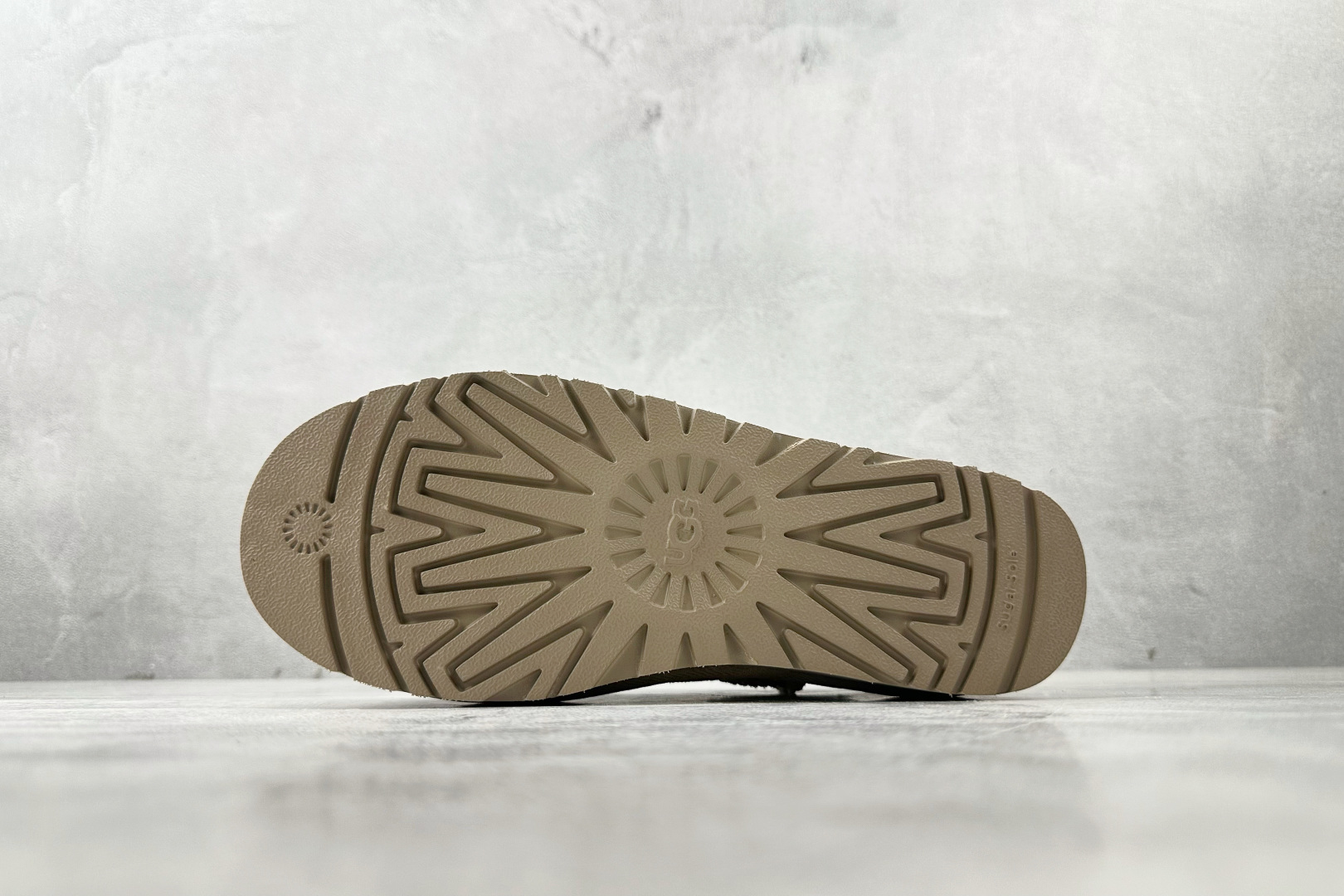 240 UGG 雪地靴 棕色 1135092-MDSD