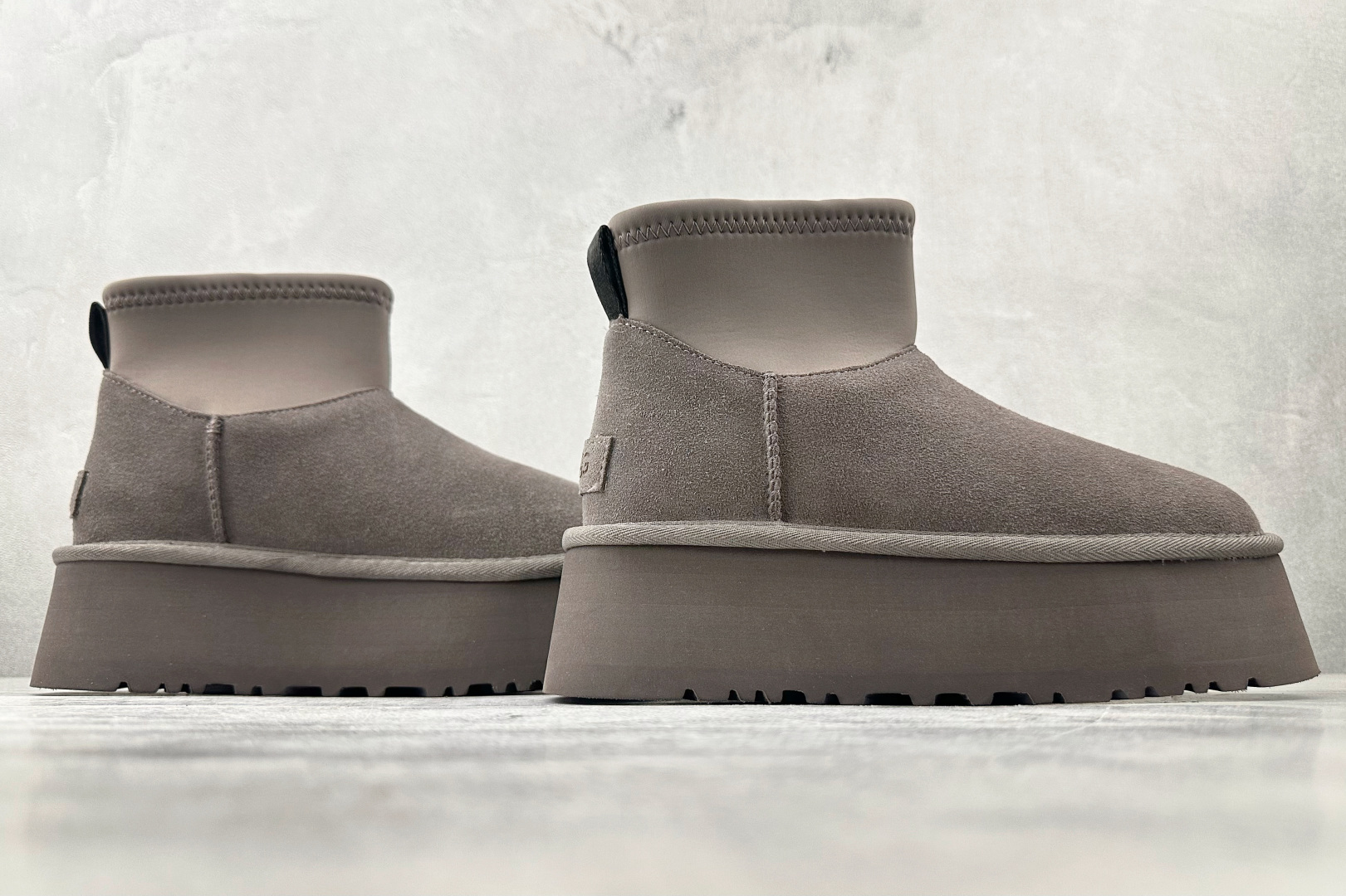 260 UGG 雪地靴 雷云色 1168170-THND