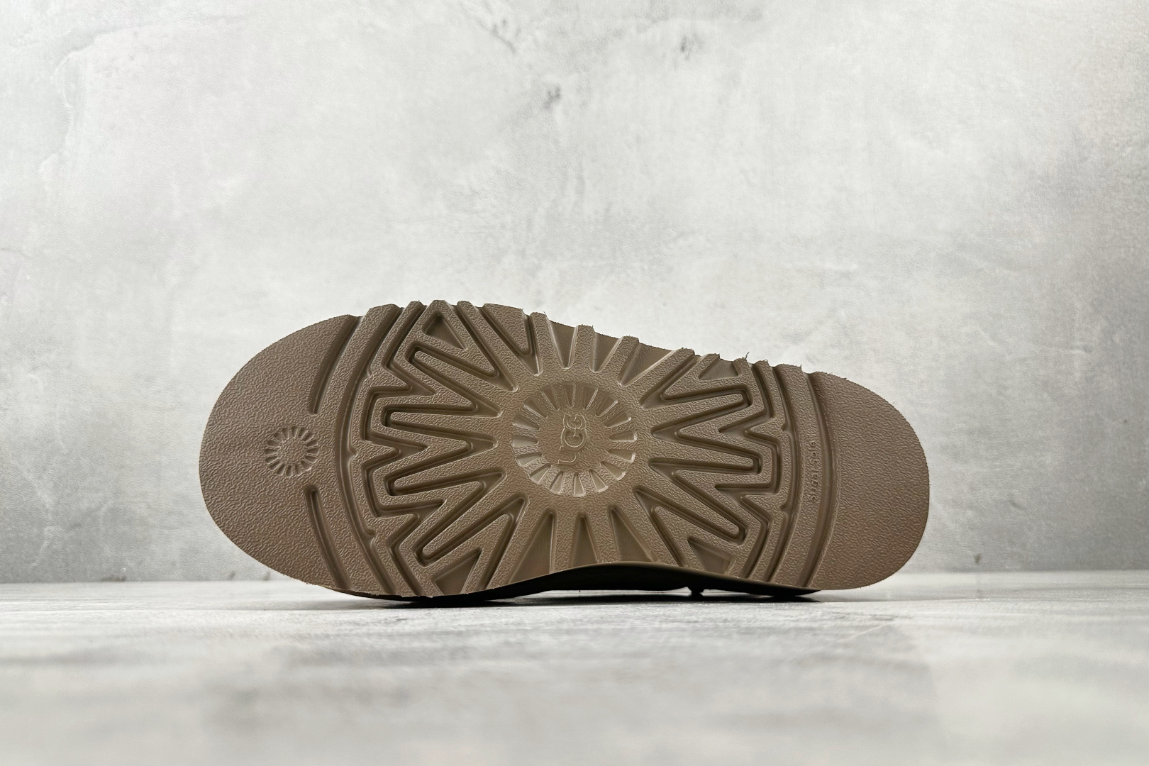 260 UGG 雪地靴 棕色 1168170-CHR