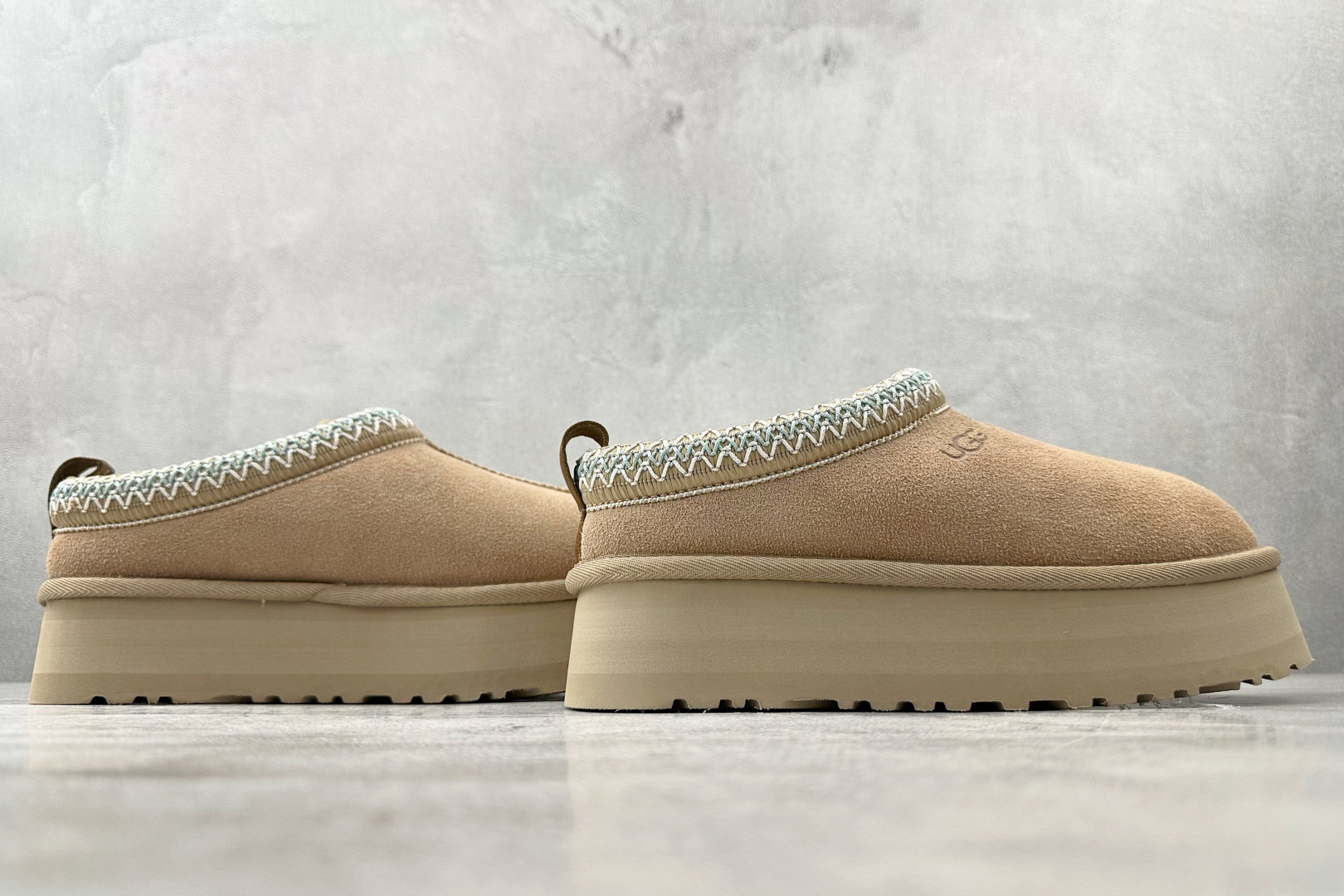 220 UGG Tazz 沙色 1122553-SNDB-Chinese UA Cheap High Quatity Brand Clothes Bags handbags Sneakers wholesale wholesaler seller from China Factory suppliers Fashion Clothing Shoes best Quality Beautiful Price 220 UGG Tazz 沙色 1122553-SNDB