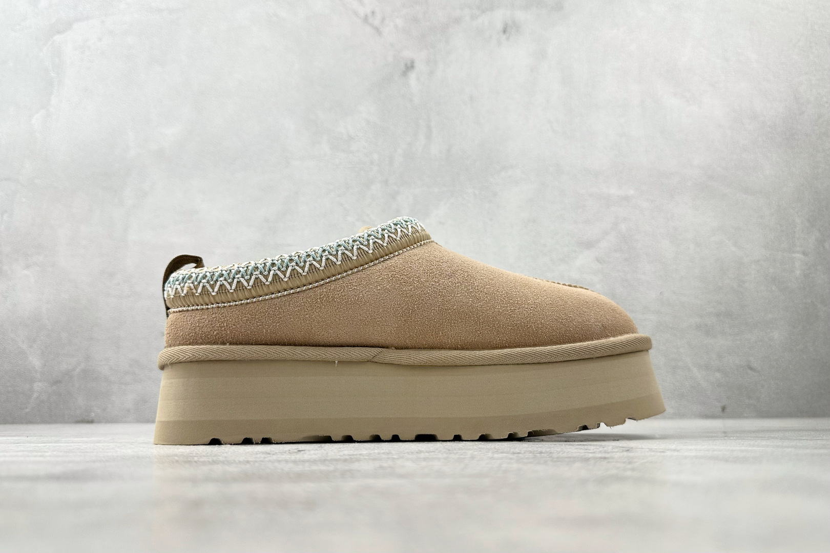 220 UGG Tazz 沙色 1122553-SNDB-Chinese UA Cheap High Quatity Brand Clothes Bags handbags Sneakers wholesale wholesaler seller from China Factory suppliers Fashion Clothing Shoes best Quality Beautiful Price 220 UGG Tazz 沙色 1122553-SNDB