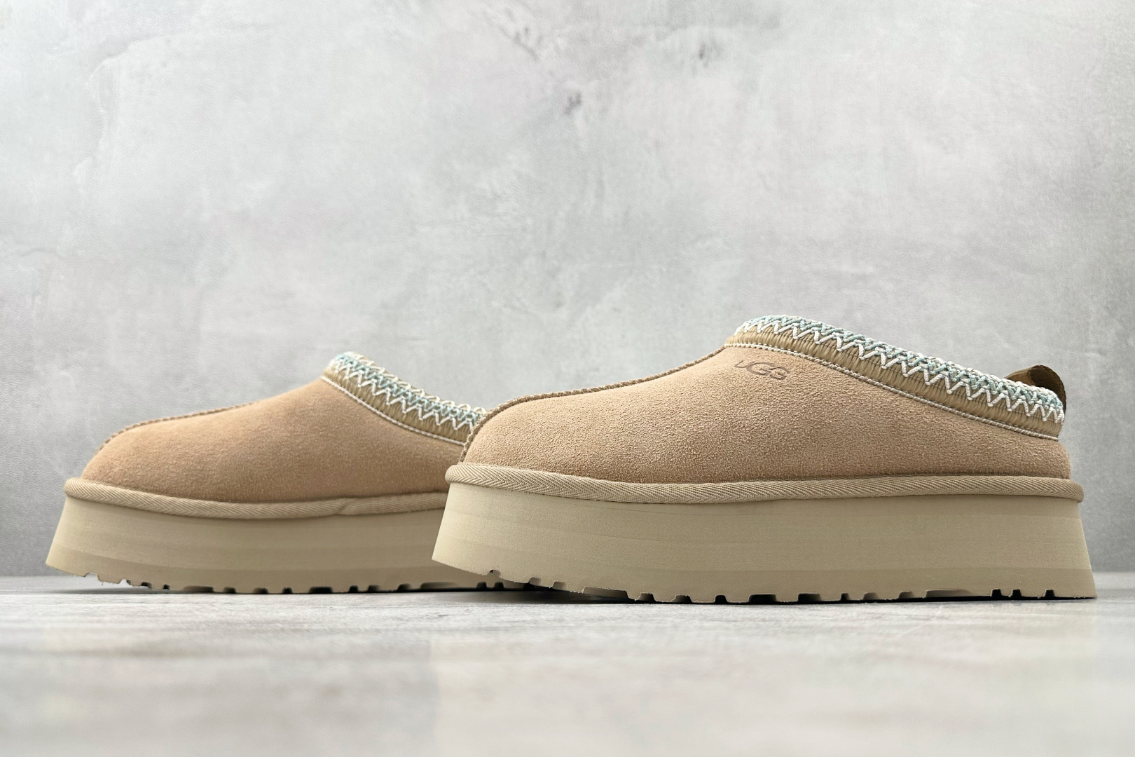 220 UGG Tazz 沙色 1122553-SNDB-Chinese UA Cheap High Quatity Brand Clothes Bags handbags Sneakers wholesale wholesaler seller from China Factory suppliers Fashion Clothing Shoes best Quality Beautiful Price 220 UGG Tazz 沙色 1122553-SNDB