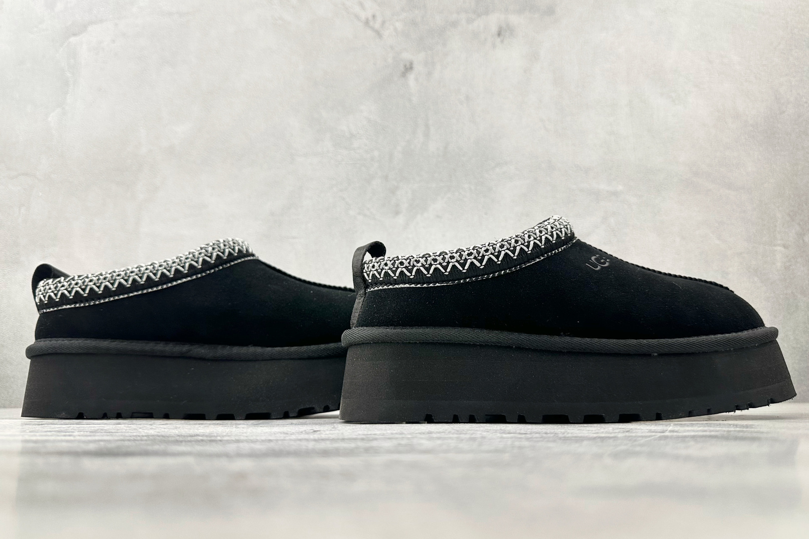 220 UGG Tazz 黑色 1122553-BLK-Chinese UA Cheap High Quatity Brand Clothes Bags handbags Sneakers wholesale wholesaler seller from China Factory suppliers Fashion Clothing Shoes best Quality Beautiful Price 220 UGG Tazz 黑色 1122553-BLK