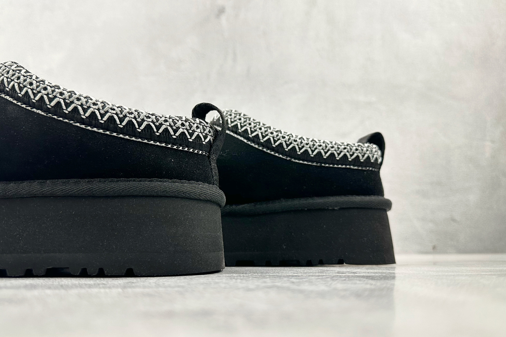 220 UGG Tazz 黑色 1122553-BLK-Chinese UA Cheap High Quatity Brand Clothes Bags handbags Sneakers wholesale wholesaler seller from China Factory suppliers Fashion Clothing Shoes best Quality Beautiful Price 220 UGG Tazz 黑色 1122553-BLK