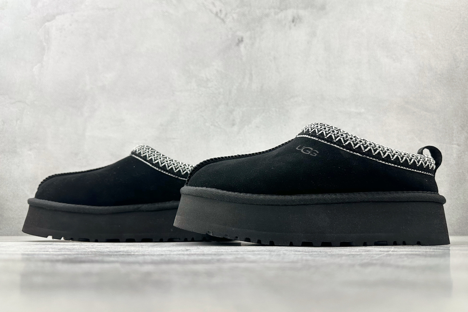 220 UGG Tazz 黑色 1122553-BLK-Chinese UA Cheap High Quatity Brand Clothes Bags handbags Sneakers wholesale wholesaler seller from China Factory suppliers Fashion Clothing Shoes best Quality Beautiful Price 220 UGG Tazz 黑色 1122553-BLK