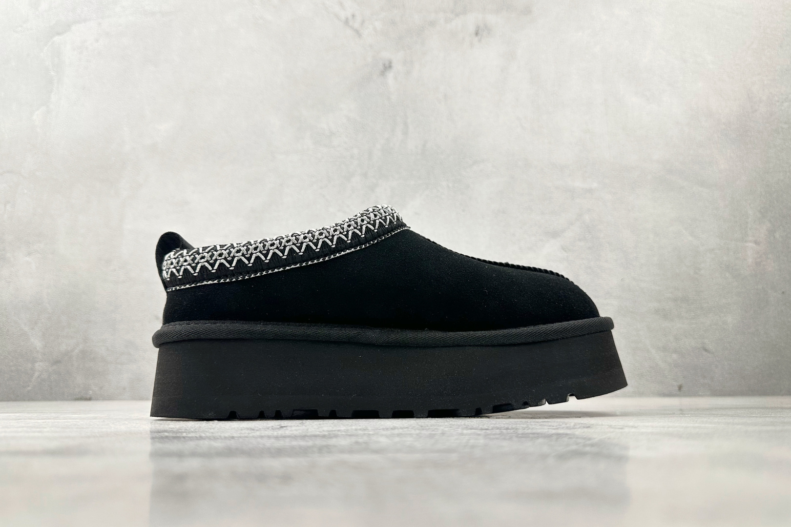 220 UGG Tazz 黑色 1122553-BLK-Chinese UA Cheap High Quatity Brand Clothes Bags handbags Sneakers wholesale wholesaler seller from China Factory suppliers Fashion Clothing Shoes best Quality Beautiful Price 220 UGG Tazz 黑色 1122553-BLK