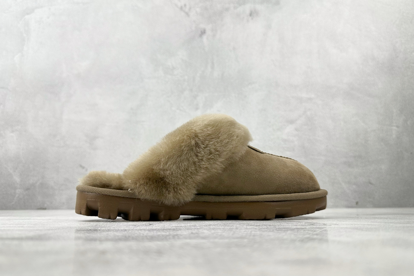 200 UGG Coquette Slipper 灰棕色 1015125-ALP-Chinese UA Cheap High Quatity Brand Clothes Bags handbags Sneakers wholesale wholesaler seller from China Factory suppliers Fashion Clothing Shoes best Quality Beautiful Price 200 UGG Coquette Slipper 灰棕色 1015125-ALP