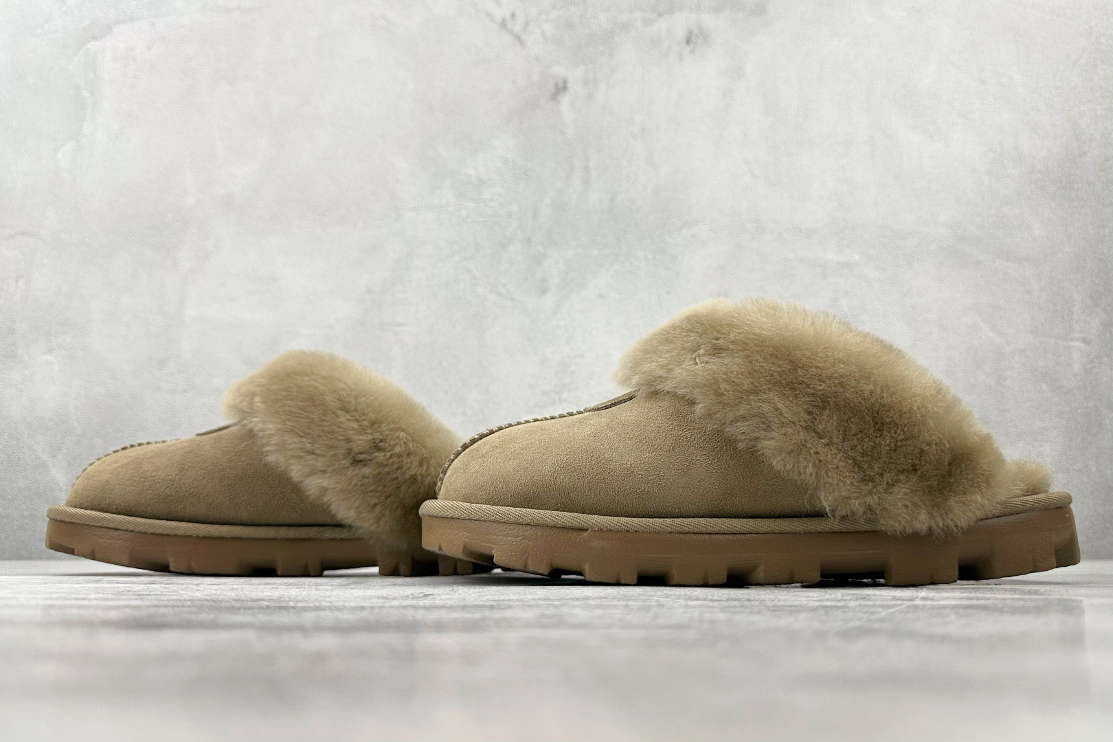 200 UGG Coquette Slipper 灰棕色 1015125-ALP-Chinese UA Cheap High Quatity Brand Clothes Bags handbags Sneakers wholesale wholesaler seller from China Factory suppliers Fashion Clothing Shoes best Quality Beautiful Price 200 UGG Coquette Slipper 灰棕色 1015125-ALP