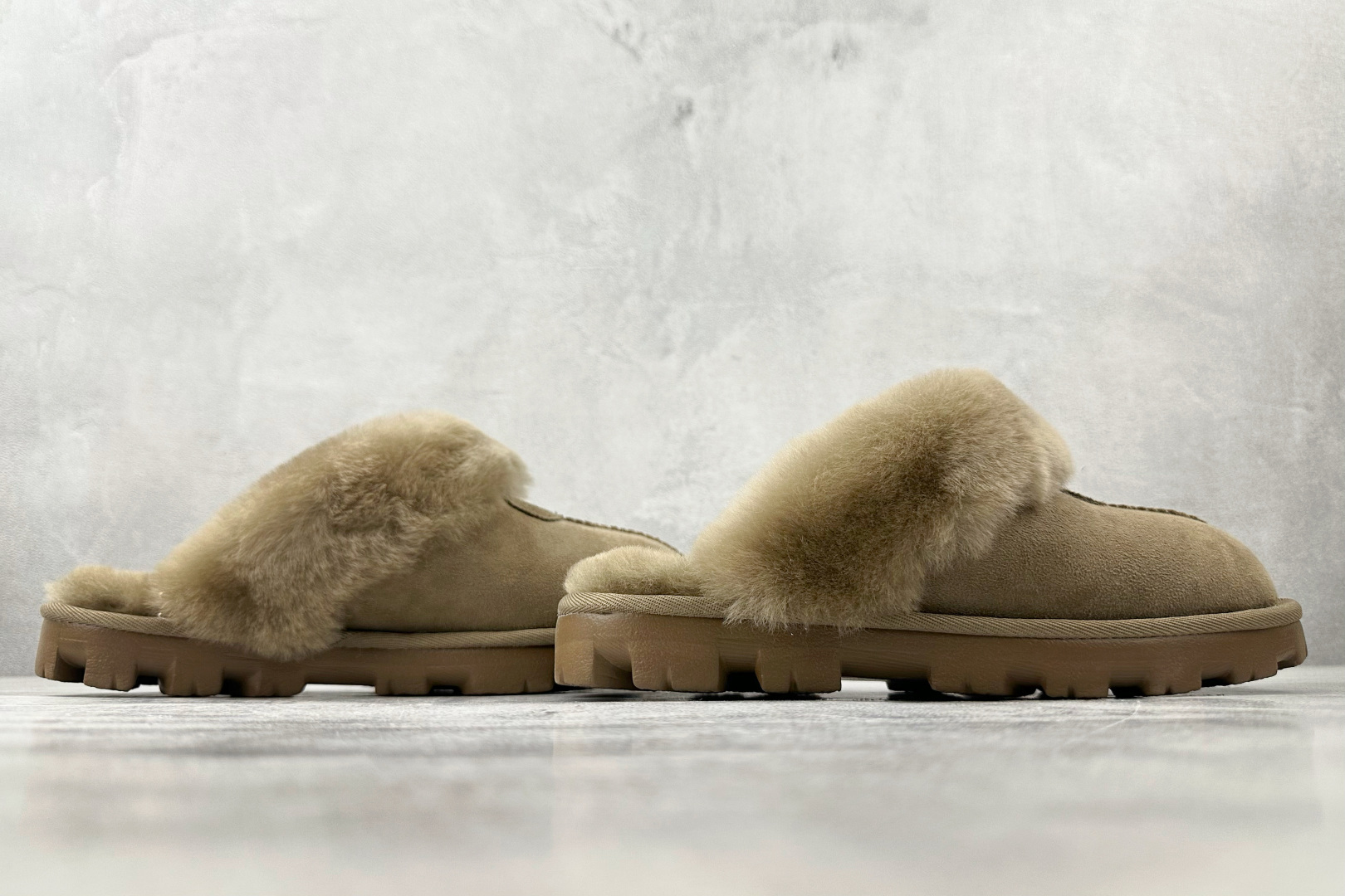 200 UGG Coquette Slipper 灰棕色 1015125-ALP-Chinese UA Cheap High Quatity Brand Clothes Bags handbags Sneakers wholesale wholesaler seller from China Factory suppliers Fashion Clothing Shoes best Quality Beautiful Price 200 UGG Coquette Slipper 灰棕色 1015125-ALP