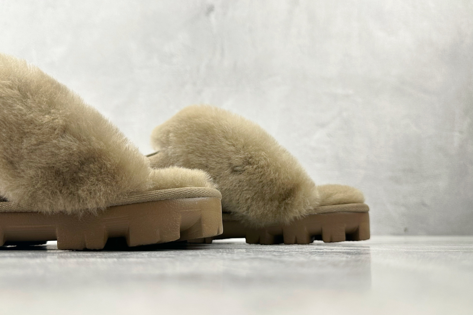 200 UGG Coquette Slipper 灰棕色 1015125-ALP-Chinese UA Cheap High Quatity Brand Clothes Bags handbags Sneakers wholesale wholesaler seller from China Factory suppliers Fashion Clothing Shoes best Quality Beautiful Price 200 UGG Coquette Slipper 灰棕色 1015125-ALP