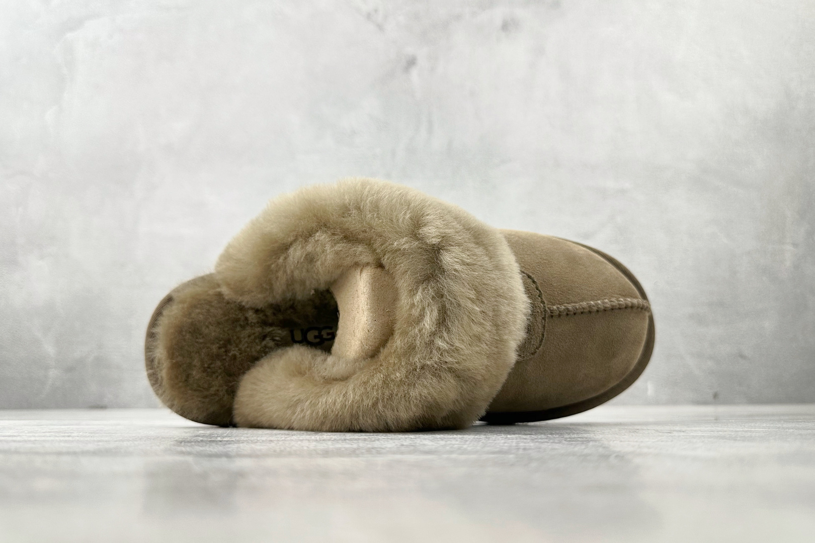 200 UGG Coquette Slipper 灰棕色 1015125-ALP-Chinese UA Cheap High Quatity Brand Clothes Bags handbags Sneakers wholesale wholesaler seller from China Factory suppliers Fashion Clothing Shoes best Quality Beautiful Price 200 UGG Coquette Slipper 灰棕色 1015125-ALP