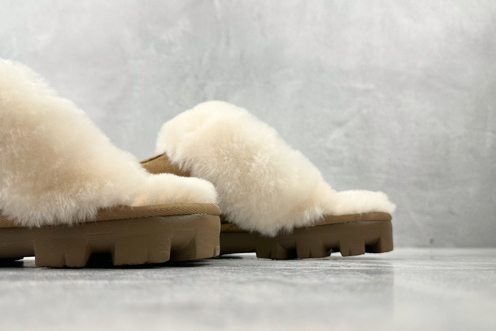 UGG Coquette Slipper 栗色 1015125-CHE-High Quatity Cheap Brand wholesale wholesaler seller Clothes Bags handbags Sneakers Top Fashion Clothing Shoes from China Factory Chinese suppliers best Quality Beautiful Price UGG Coquette Slipper 栗色 1015125-CHE