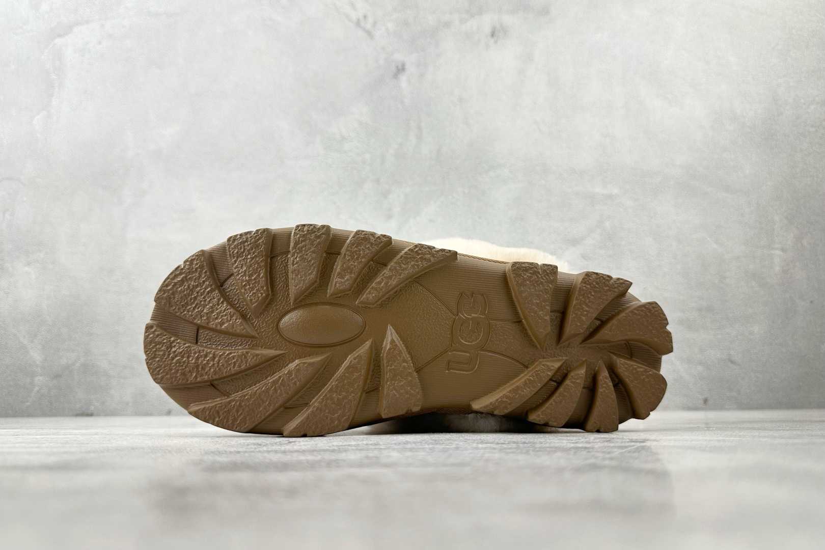 UGG Coquette Slipper 栗色 1015125-CHE-High Quatity Cheap Brand wholesale wholesaler seller Clothes Bags handbags Sneakers Top Fashion Clothing Shoes from China Factory Chinese suppliers best Quality Beautiful Price UGG Coquette Slipper 栗色 1015125-CHE