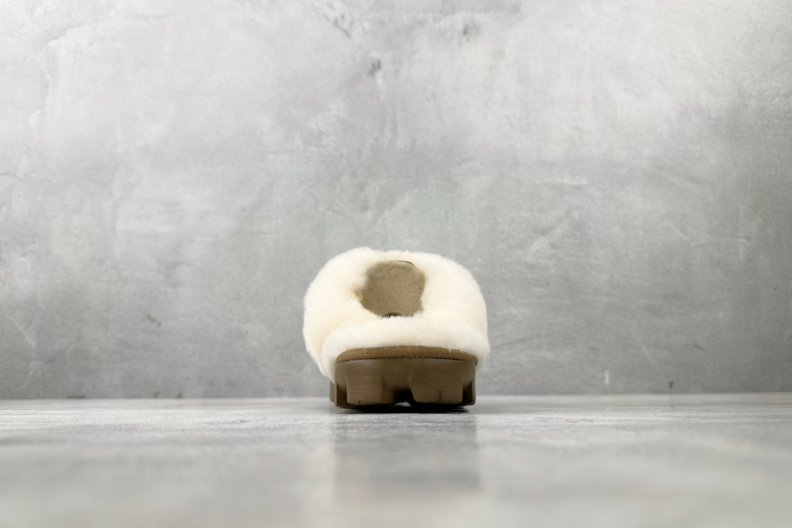 UGG Coquette Slipper 栗色 1015125-CHE-High Quatity Cheap Brand wholesale wholesaler seller Clothes Bags handbags Sneakers Top Fashion Clothing Shoes from China Factory Chinese suppliers best Quality Beautiful Price UGG Coquette Slipper 栗色 1015125-CHE