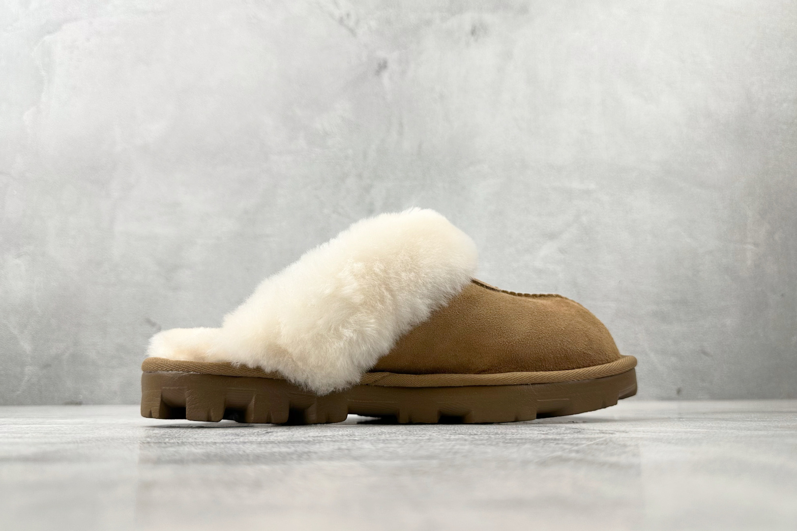 UGG Coquette Slipper 栗色 1015125-CHE-High Quatity Cheap Brand wholesale wholesaler seller Clothes Bags handbags Sneakers Top Fashion Clothing Shoes from China Factory Chinese suppliers best Quality Beautiful Price UGG Coquette Slipper 栗色 1015125-CHE