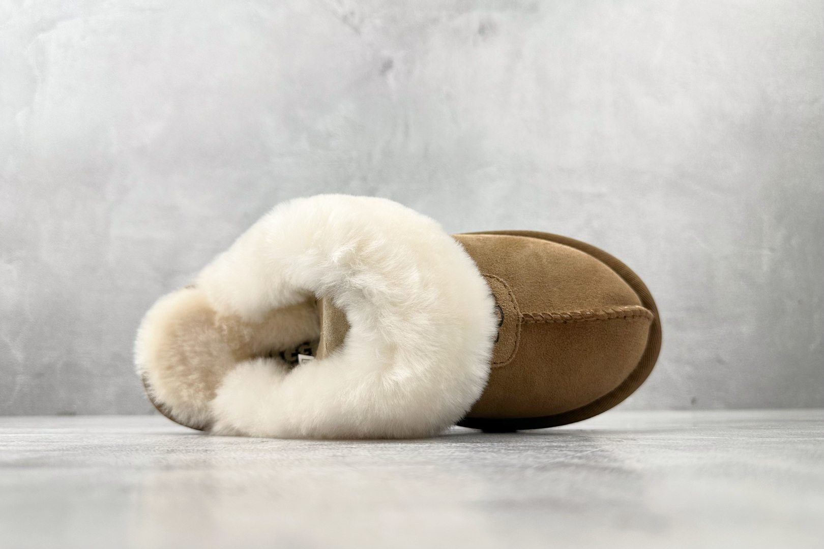 UGG Coquette Slipper 栗色 1015125-CHE-High Quatity Cheap Brand wholesale wholesaler seller Clothes Bags handbags Sneakers Top Fashion Clothing Shoes from China Factory Chinese suppliers best Quality Beautiful Price UGG Coquette Slipper 栗色 1015125-CHE