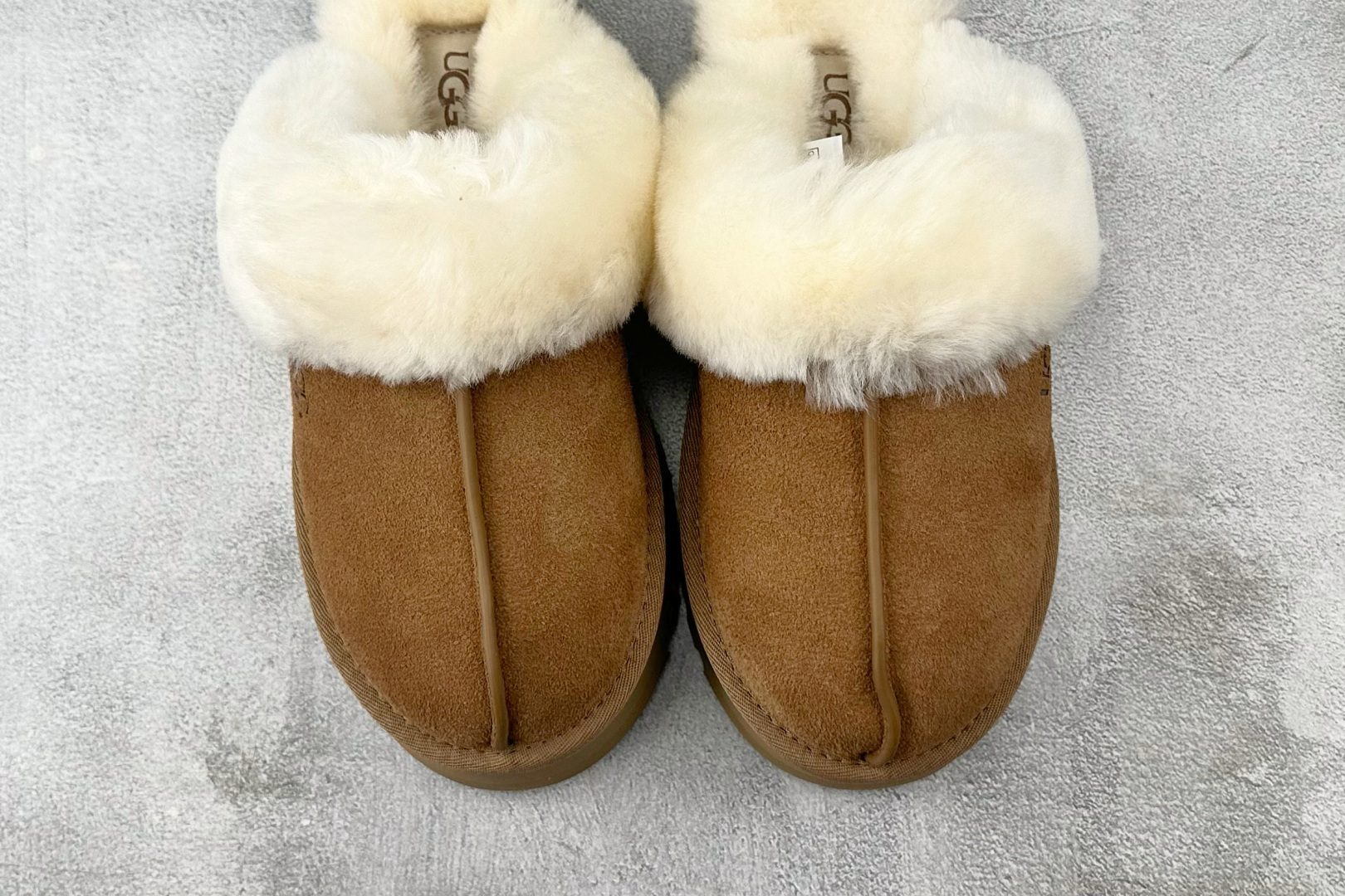 Top 本地 核心减2..  💰340
UGG 栗子棕

货号：1122550-CHE
尺码：35 36 36.5 37.5 38 38.5 39 40
编码：32