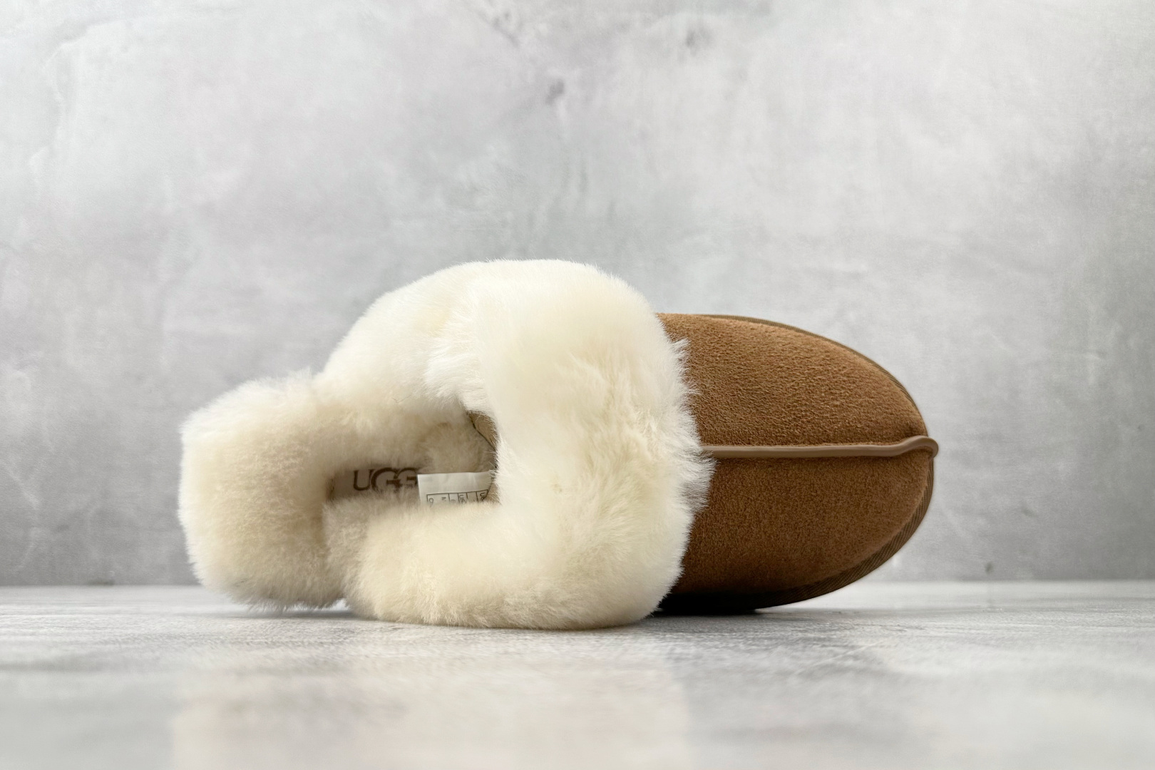 Top 本地 核心减2..  💰340
UGG 栗子棕

货号：1122550-CHE
尺码：35 36 36.5 37.5 38 38.5 39 40
编码：32