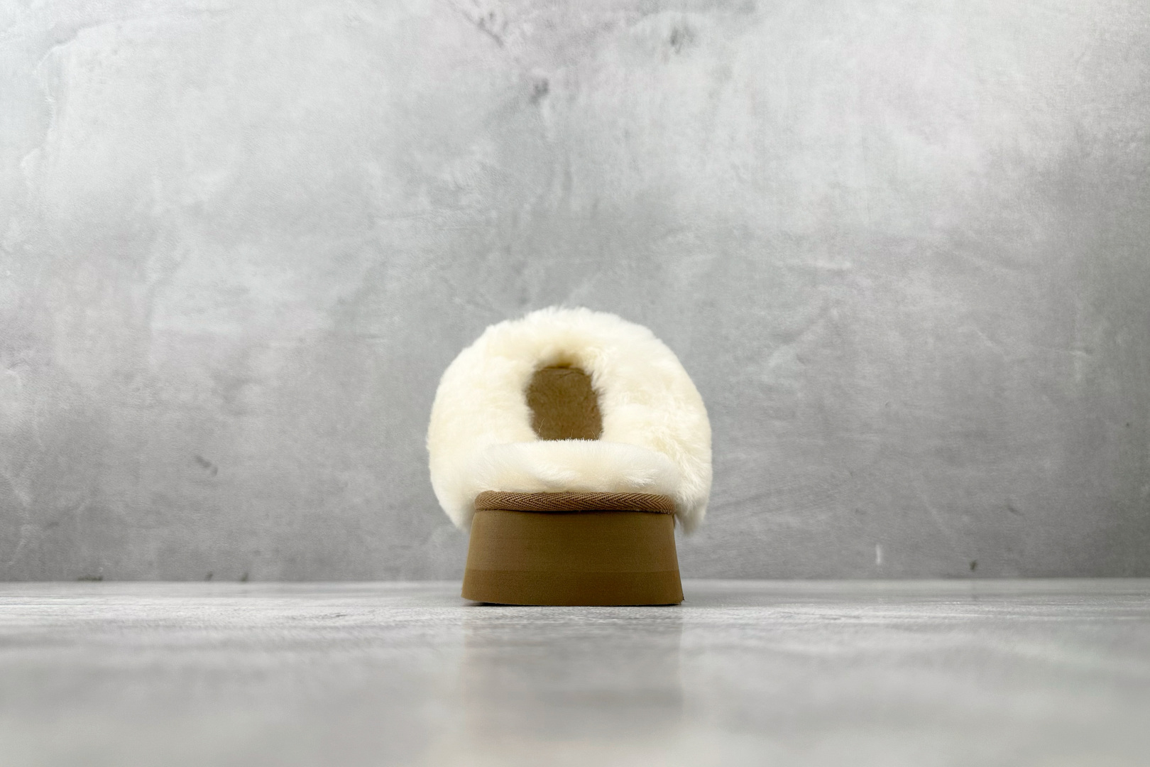 Top 本地 核心减2..  💰340
UGG 栗子棕

货号：1122550-CHE
尺码：35 36 36.5 37.5 38 38.5 39 40
编码：32