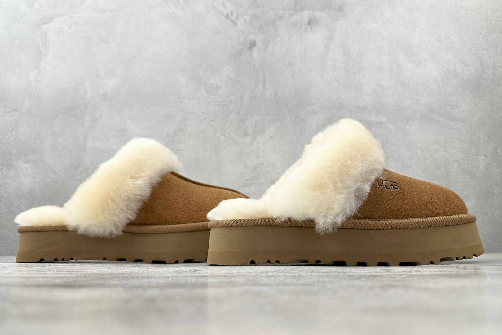 Top 本地 核心减2..  💰340
UGG 栗子棕

货号：1122550-CHE
尺码：35 36 36.5 37.5 38 38.5 39 40
编码：32