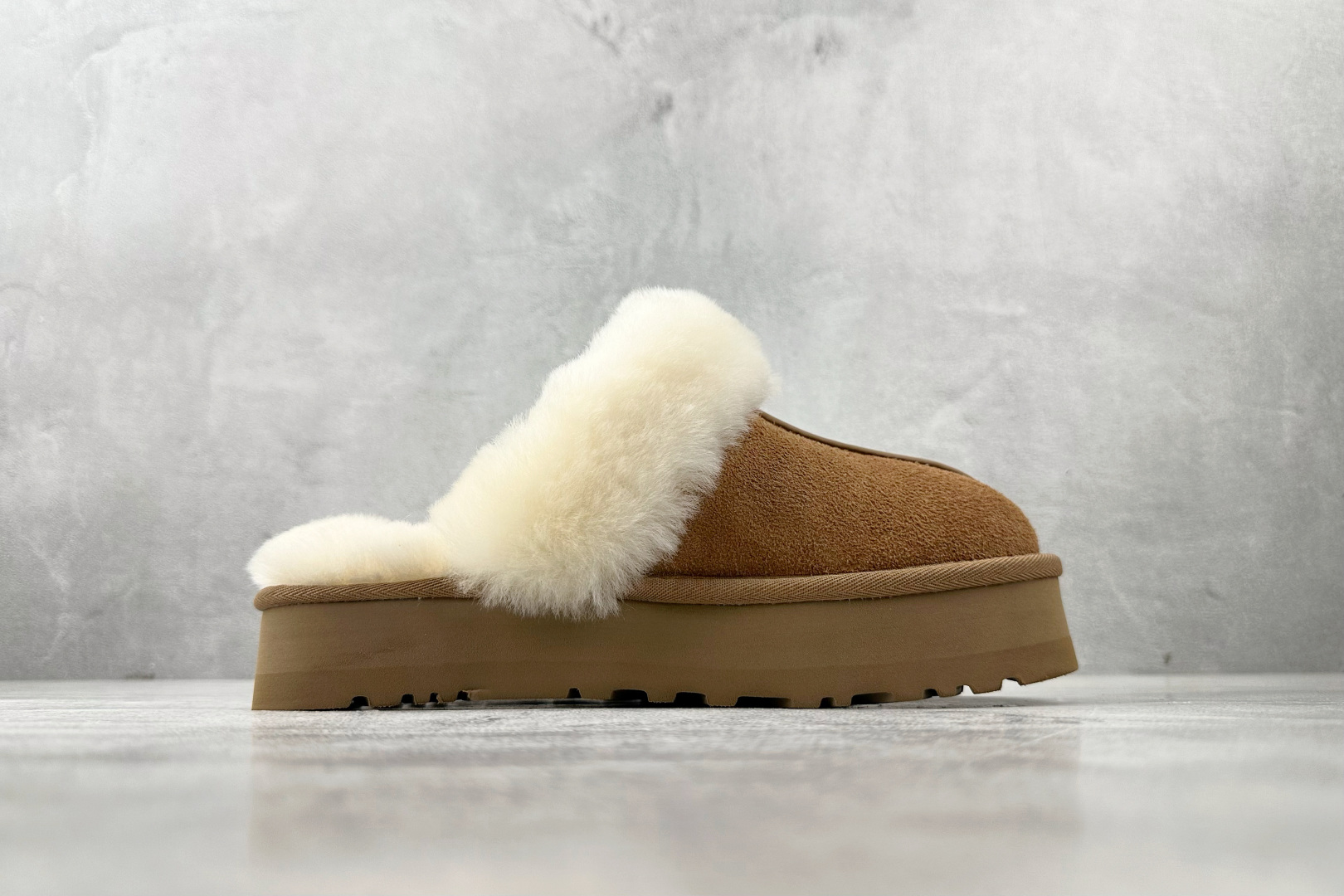 Top 本地 核心减2..  💰340
UGG 栗子棕

货号：1122550-CHE
尺码：35 36 36.5 37.5 38 38.5 39 40
编码：32