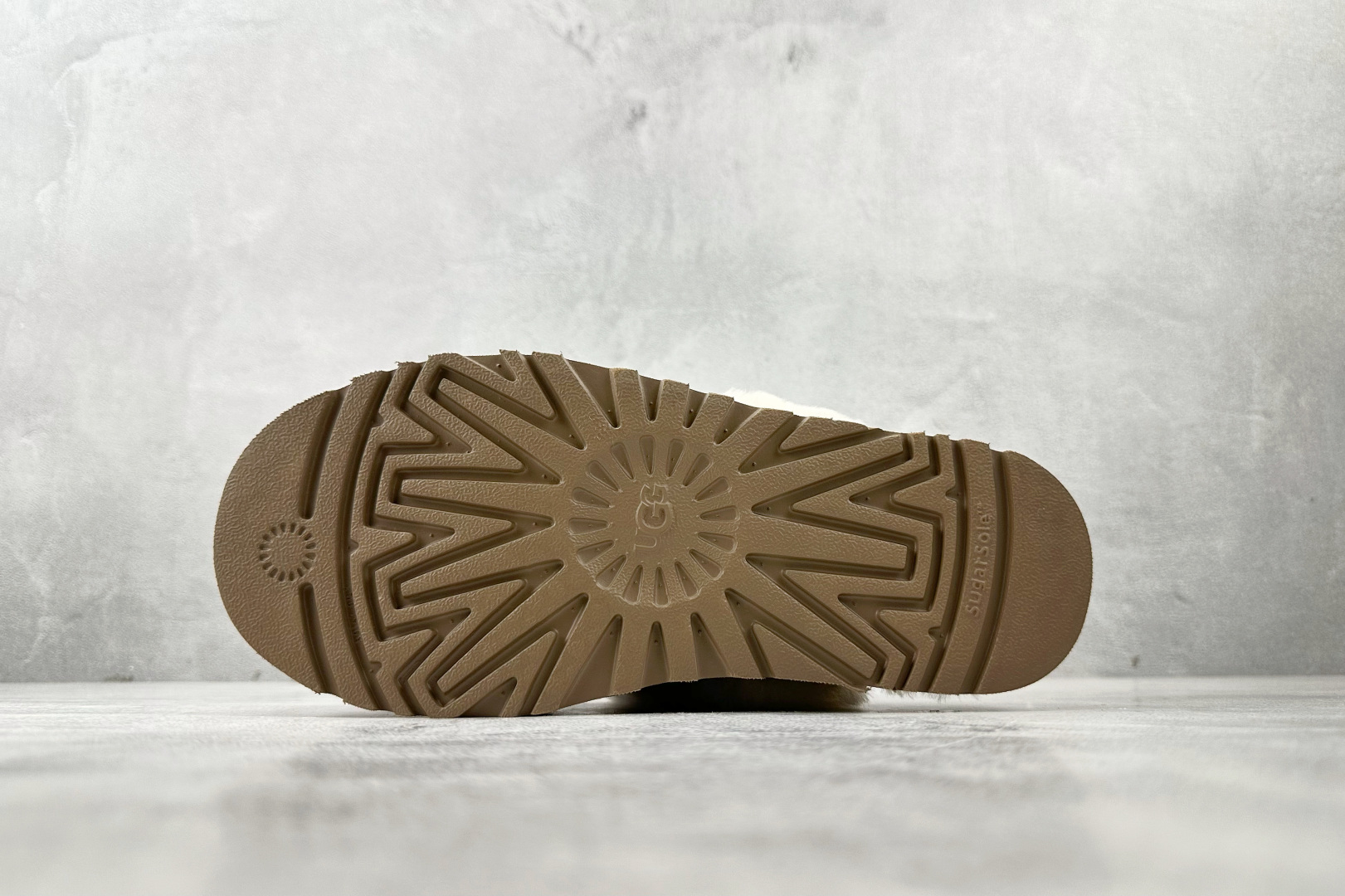 Top 本地 核心减2..  💰340
UGG 栗子棕

货号：1122550-CHE
尺码：35 36 36.5 37.5 38 38.5 39 40
编码：32