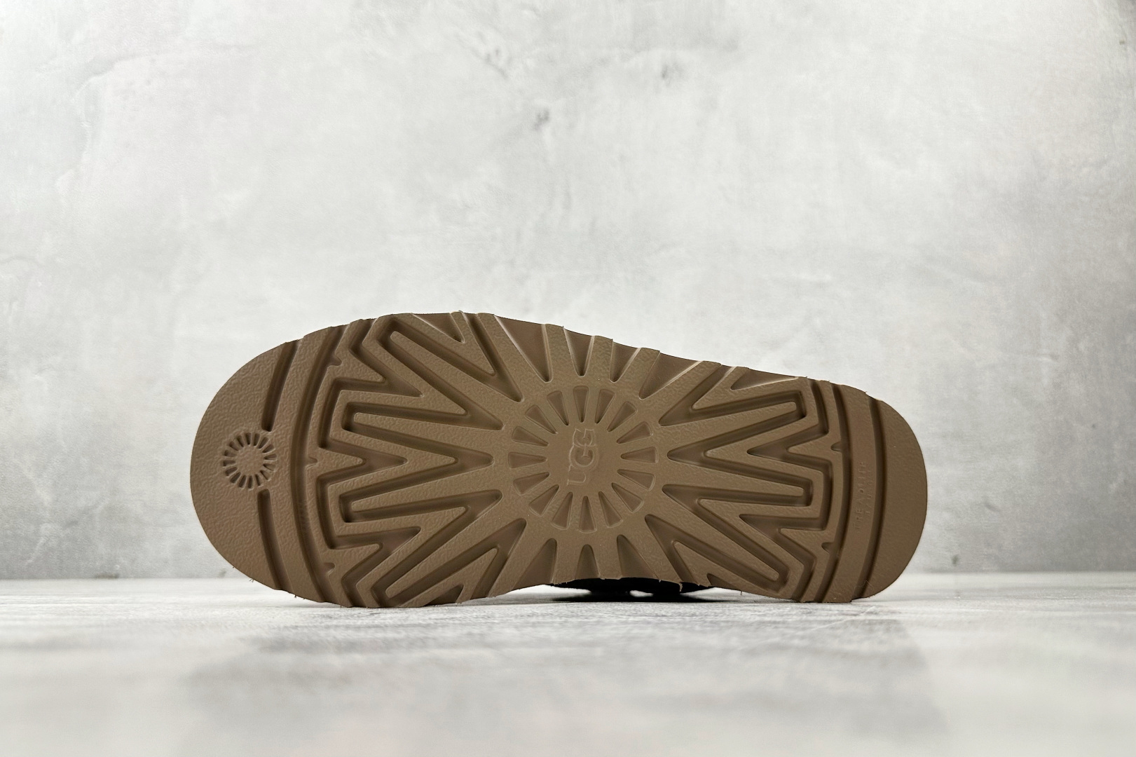 UGG 沙色 1144032-SAN-High Quatity Cheap Brand wholesale wholesaler seller Clothes Bags handbags Sneakers Top Fashion Clothing Shoes from China Factory Chinese suppliers best Quality Beautiful Price UGG 沙色 1144032-SAN