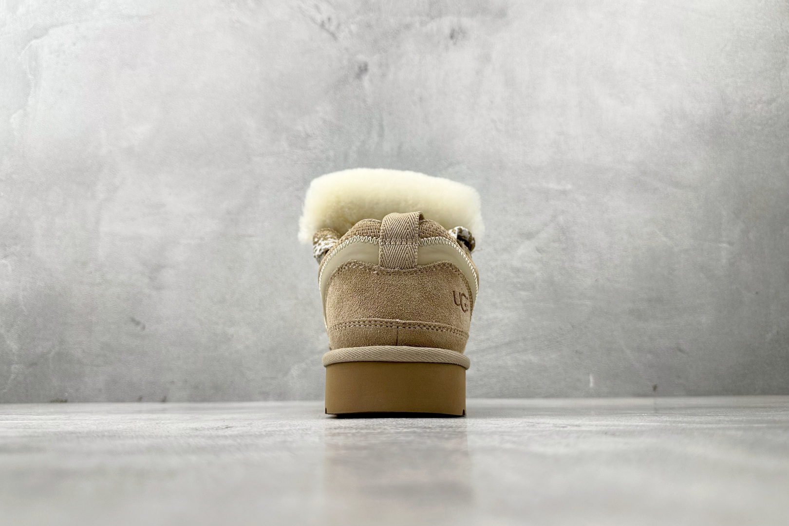 UGG 沙色 1144032-SAN-High Quatity Cheap Brand wholesale wholesaler seller Clothes Bags handbags Sneakers Top Fashion Clothing Shoes from China Factory Chinese suppliers best Quality Beautiful Price UGG 沙色 1144032-SAN