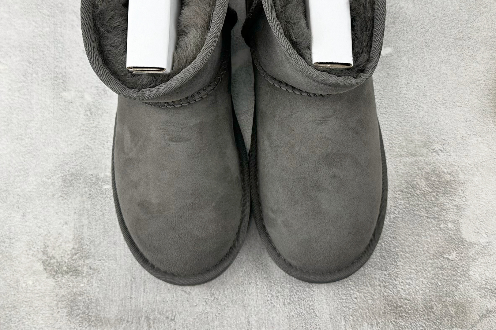 UGG CLASSIC MINI 灰色 1016222-GREY-High Quatity Cheap Brand wholesale wholesaler seller Clothes Bags handbags Sneakers Top Fashion Clothing Shoes from China Factory Chinese suppliers best Quality Beautiful Price UGG CLASSIC MINI 灰色 1016222-GREY