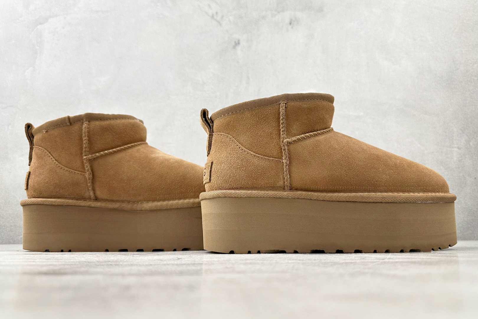 UGG 5cm 厚底短筒雪地靴 栗色 1135092-CHE-High Quatity Cheap Brand wholesale wholesaler seller Clothes Bags handbags Sneakers Top Fashion Clothing Shoes from China Factory Chinese suppliers best Quality Beautiful Price UGG 5cm 厚底短筒雪地靴 栗色 1135092-CHE