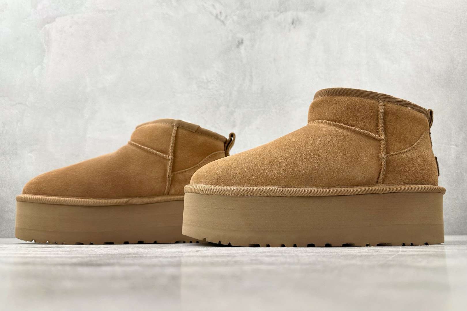 UGG 5cm 厚底短筒雪地靴 栗色 1135092-CHE-High Quatity Cheap Brand wholesale wholesaler seller Clothes Bags handbags Sneakers Top Fashion Clothing Shoes from China Factory Chinese suppliers best Quality Beautiful Price UGG 5cm 厚底短筒雪地靴 栗色 1135092-CHE