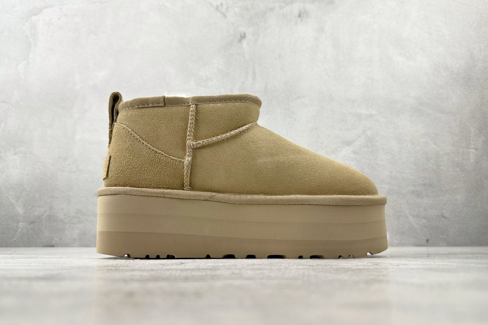 UGG 5cm 厚底短筒雪地靴 棕色 1135092-MDSD