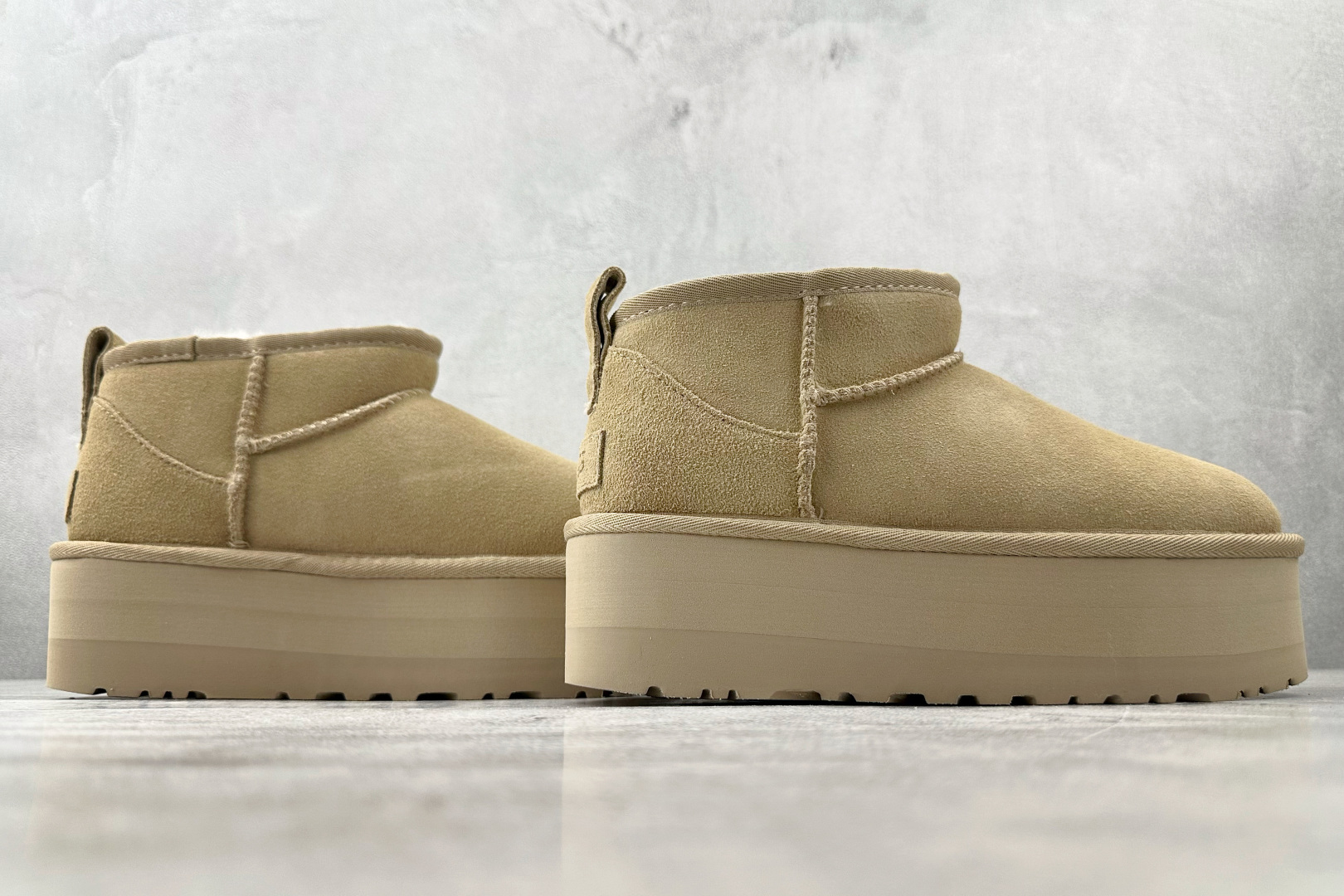 UGG 5cm 厚底短筒雪地靴 棕色 1135092-MDSD