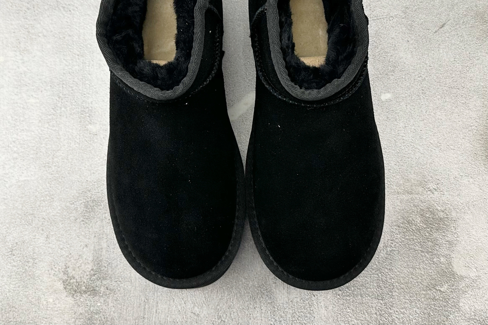 UGG 5cm 厚底短筒雪地靴 黑色 1135092-BLK
