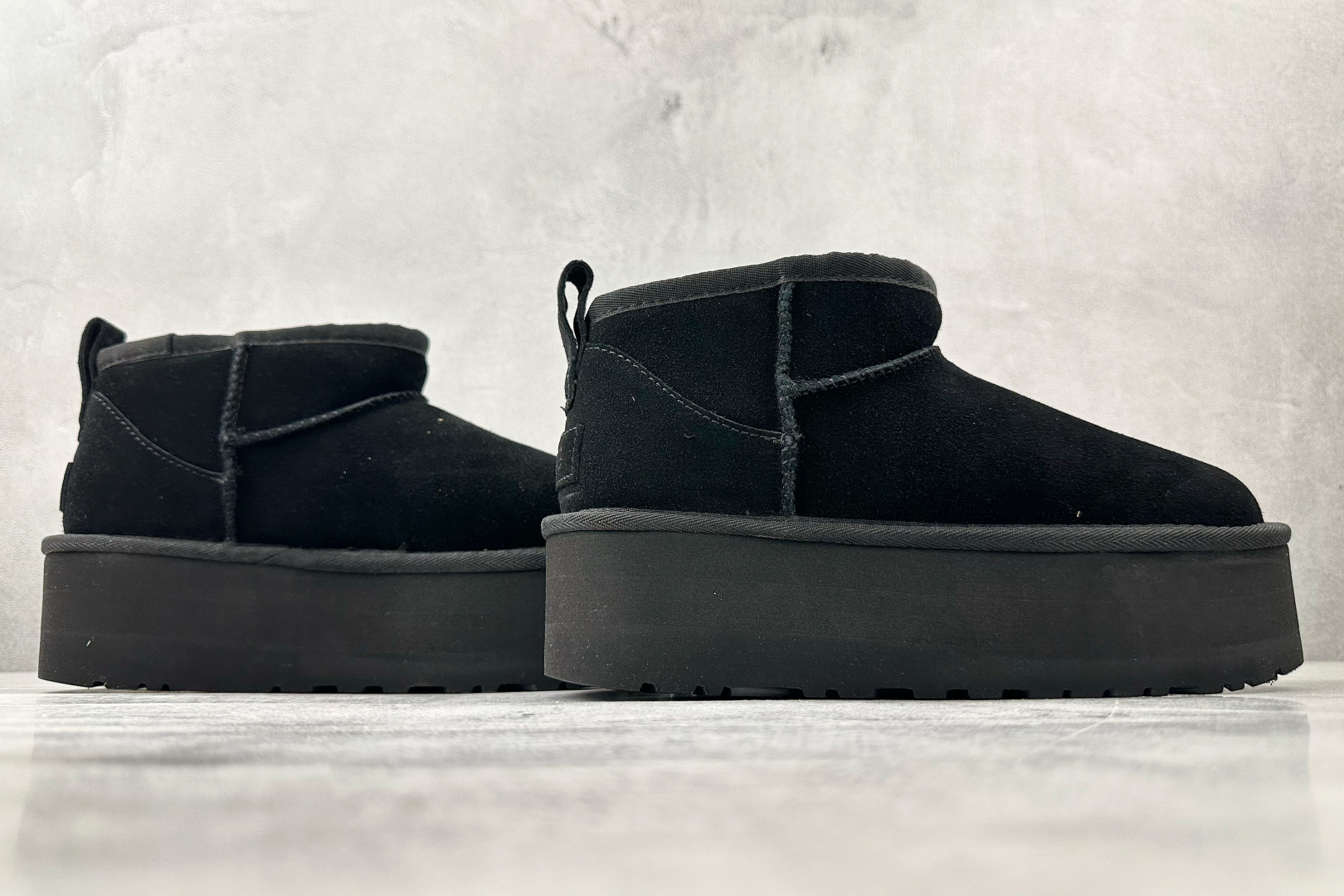 UGG 5cm 厚底短筒雪地靴 黑色 1135092-BLK
