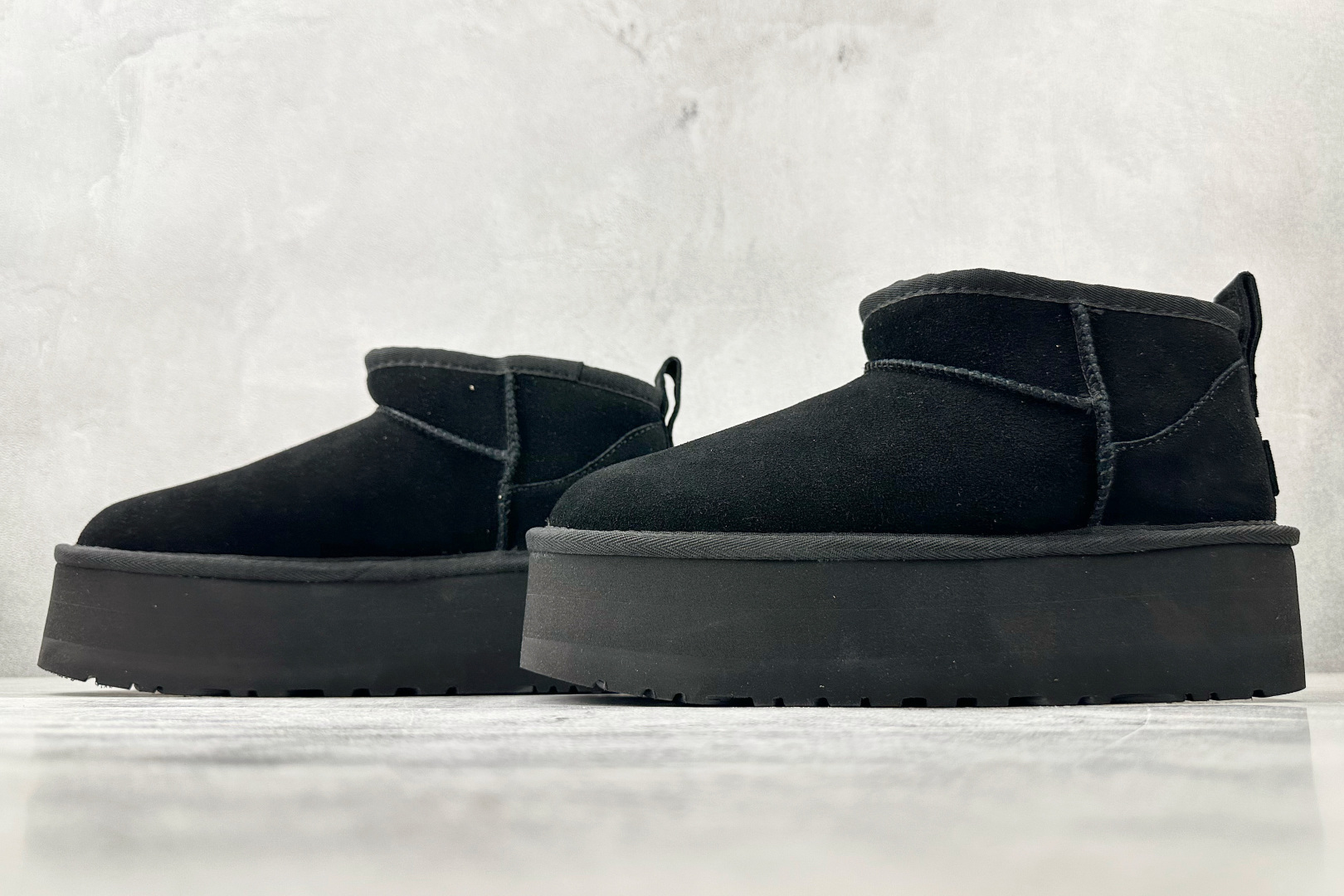 UGG 5cm 厚底短筒雪地靴 黑色 1135092-BLK