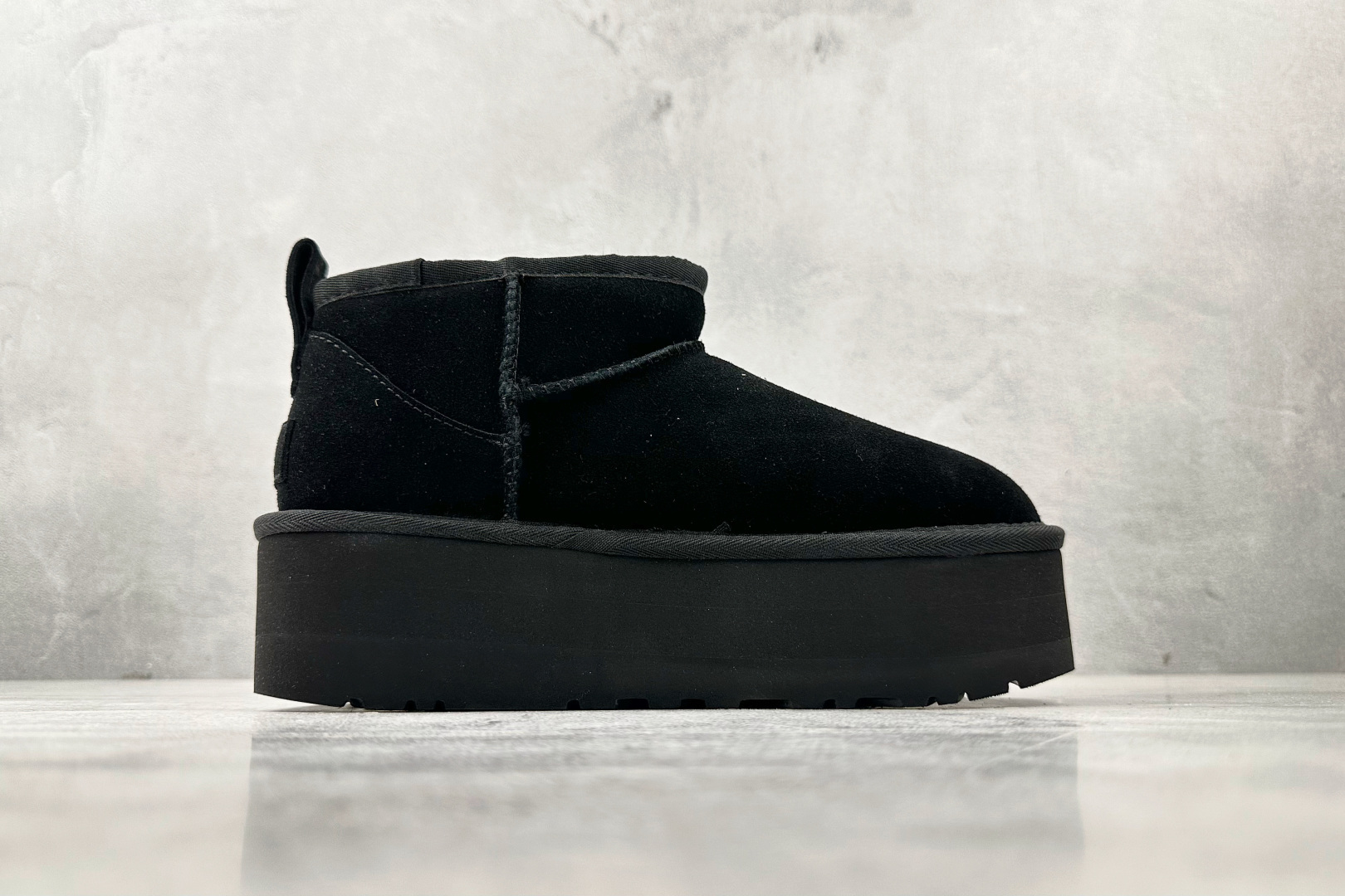 UGG 5cm 厚底短筒雪地靴 黑色 1135092-BLK