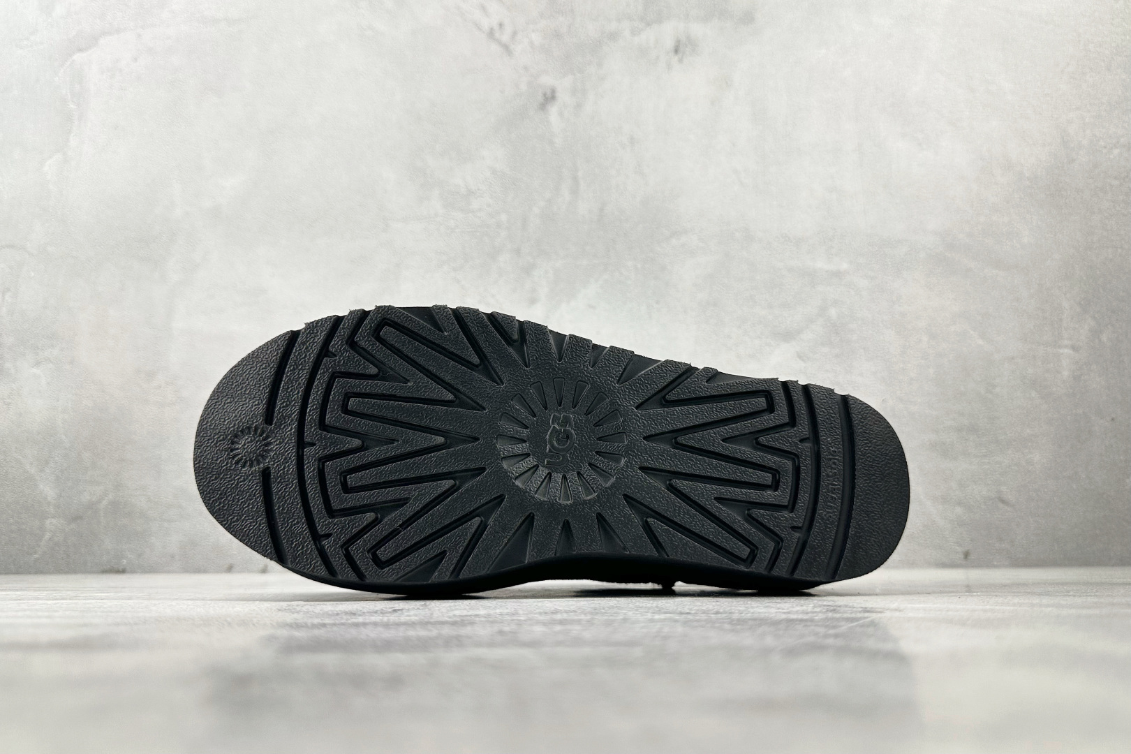 UGG 5cm 厚底短筒雪地靴 黑色 1135092-BLK