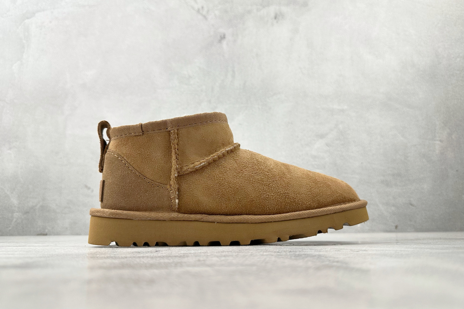 UGG CLASSIC ULTRA MINI栗色 1116109-CHE